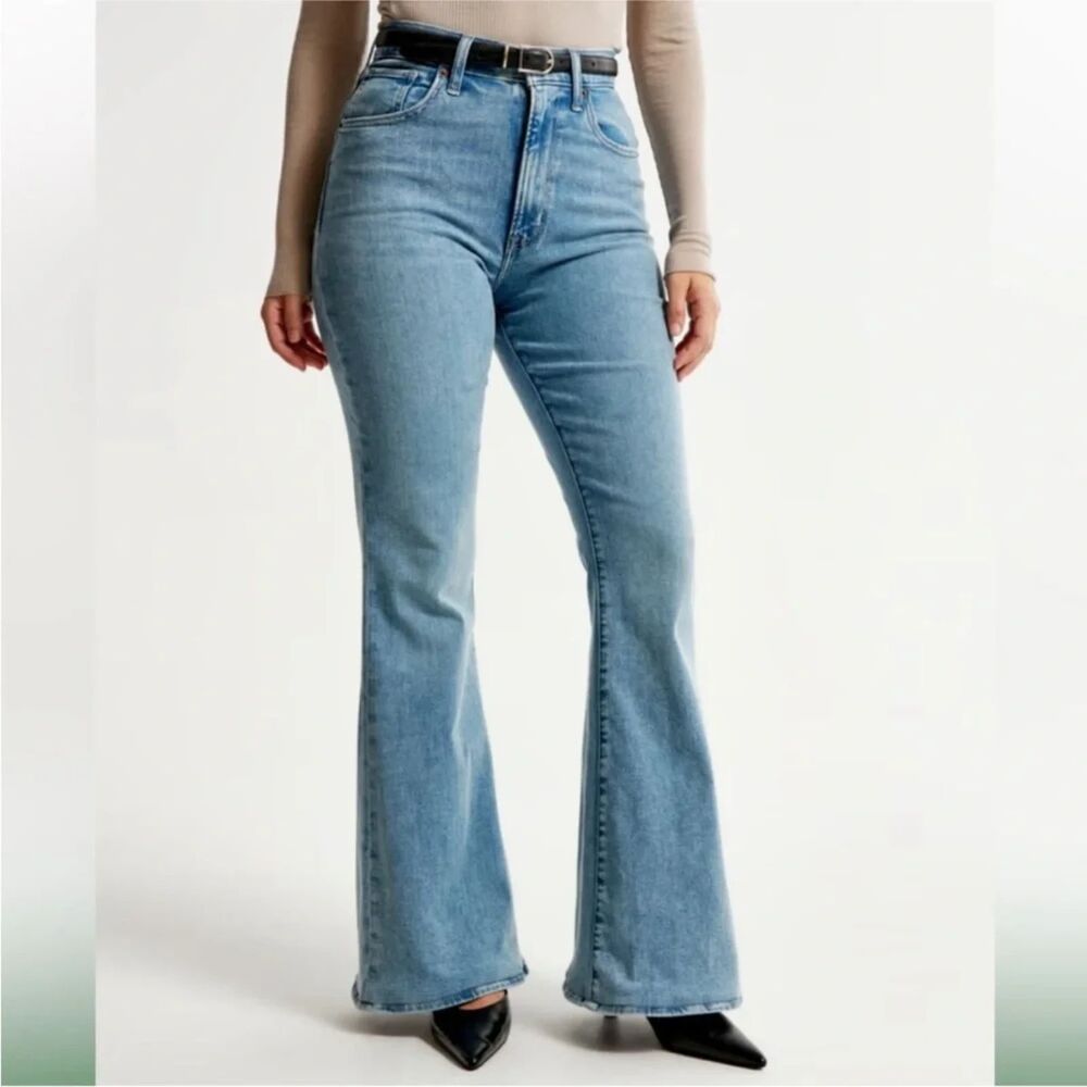 Abercrombie & Fitch Ultra High Rise The Flare Jeans Size 27